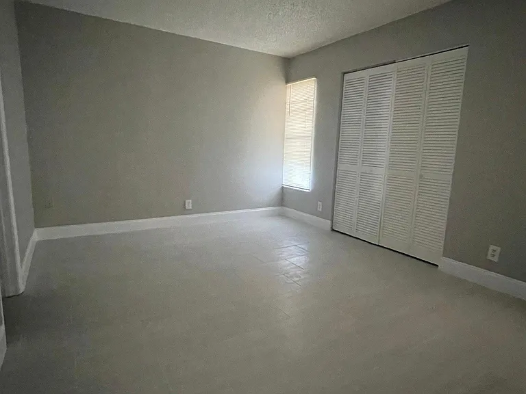10150 Twin Lakes Dr #4 — Photo 8