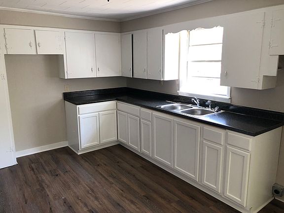 2nd image of 213 Van Voris St