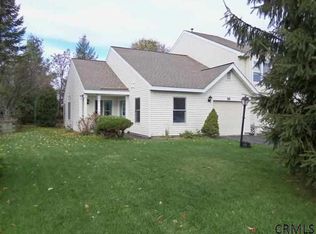 16 Sandra Ln, Rensselaer, NY 12144