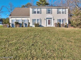 222 Daffodil Dr, East Stroudsburg, PA 18301