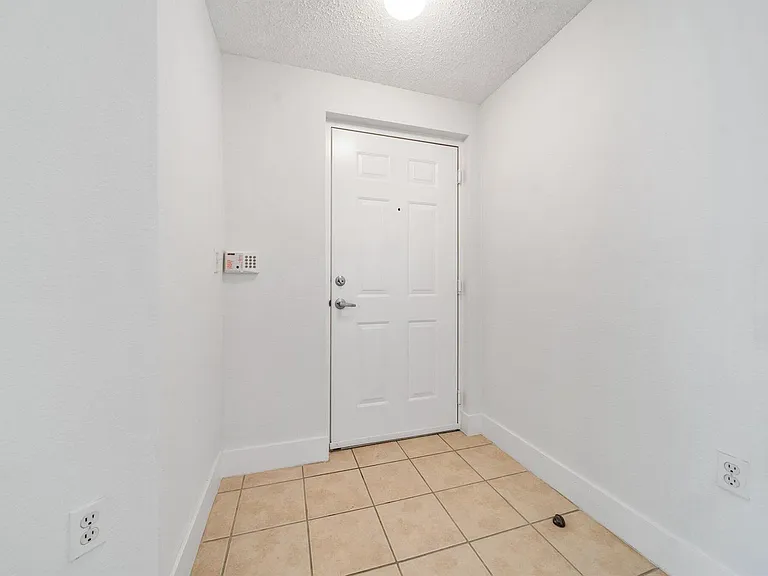 3020 Alcazar Pl #202 — Photo 7