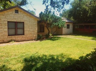 139 W Evlyn St, La Pryor, TX 78872
