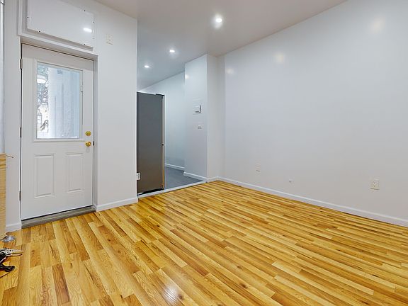 2nd image of 218 Kingsland Ave APT 1