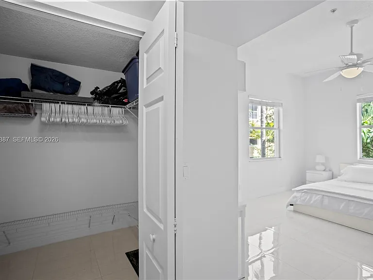 529 E Sheridan St #307 — Photo 27