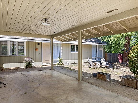 4th image of 795 Twin Pines Cir