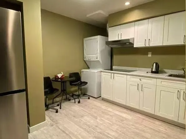 15447 37a Ave Basement 1/2-2, Surrey, BC V3Z 0H2