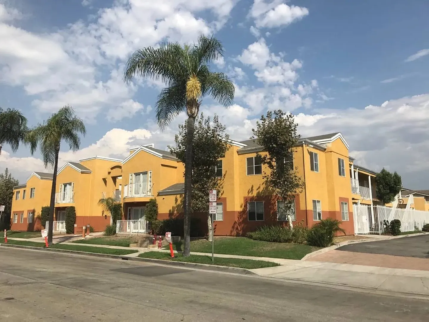 212 S. Orange Ave — Photo 2