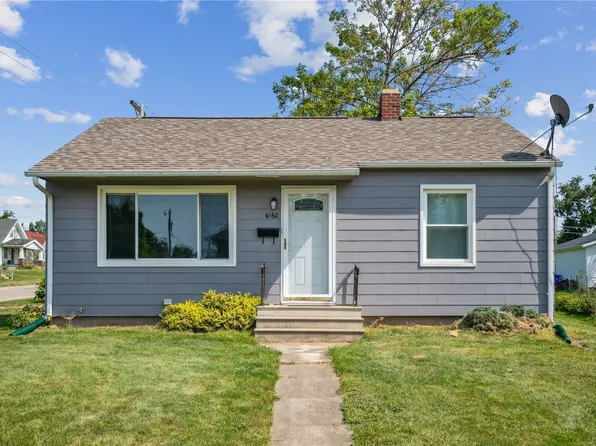 1060 17th St NE, Cedar Rapids, IA 52402