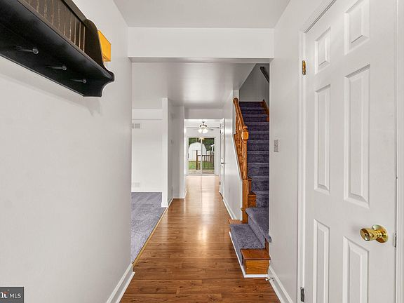 4th image of 110 E Hammaker St