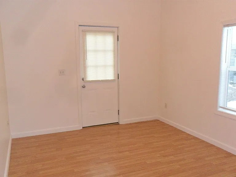 848 Waverly St #3 — Photo 4