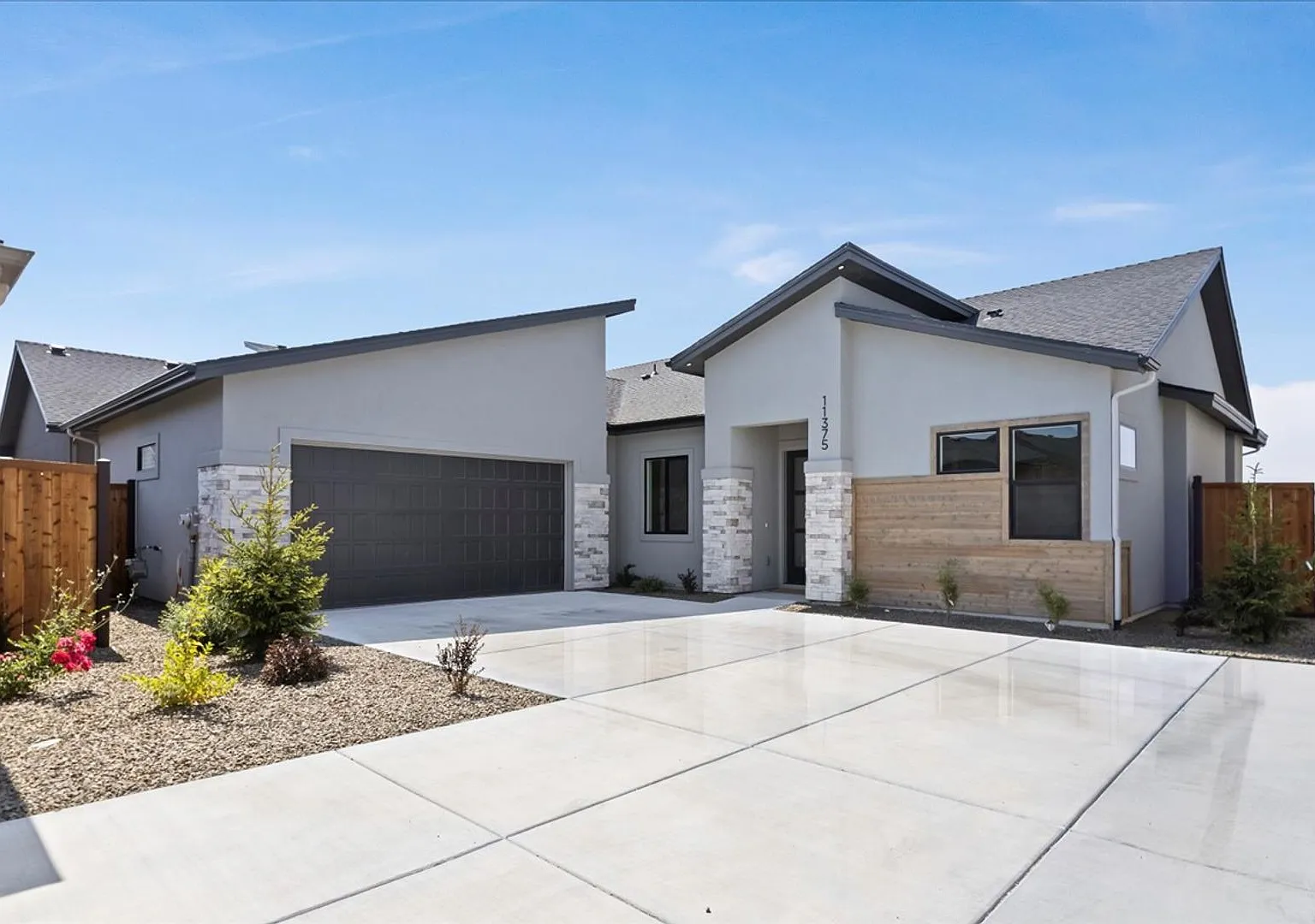 Brand New 3 Bed 2 Bath On A Golf Course — Photo 1