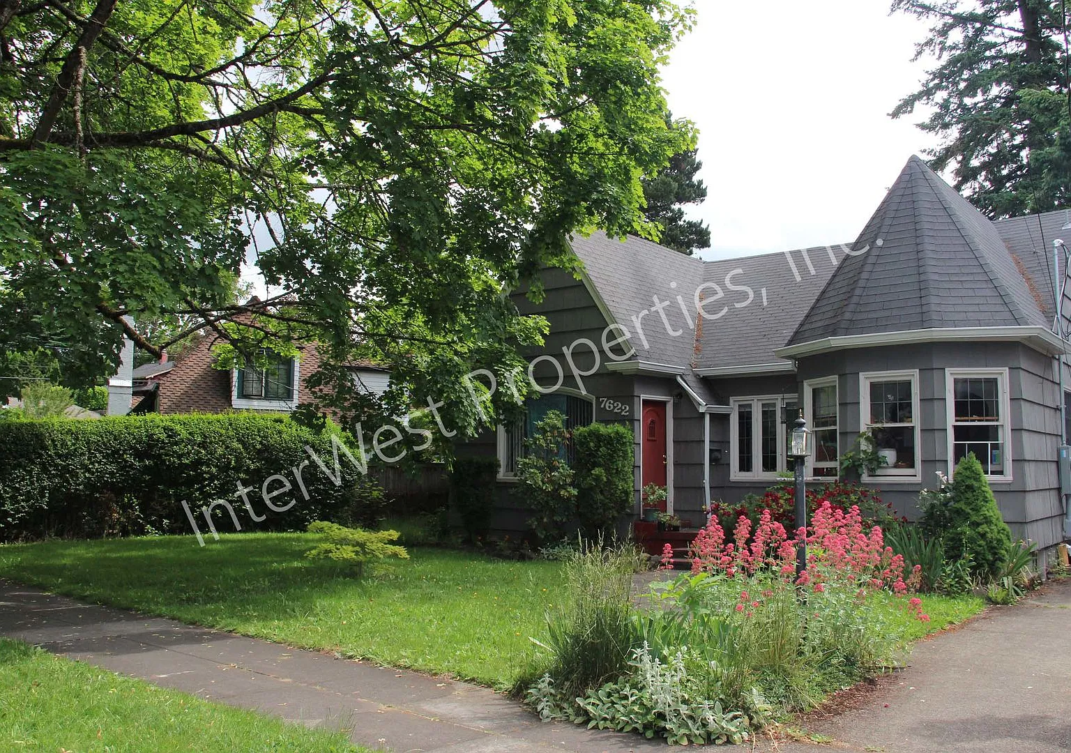 3 Bedroom Portland Home Near Reed College with Hardwoods & Large Yard — Photo 2