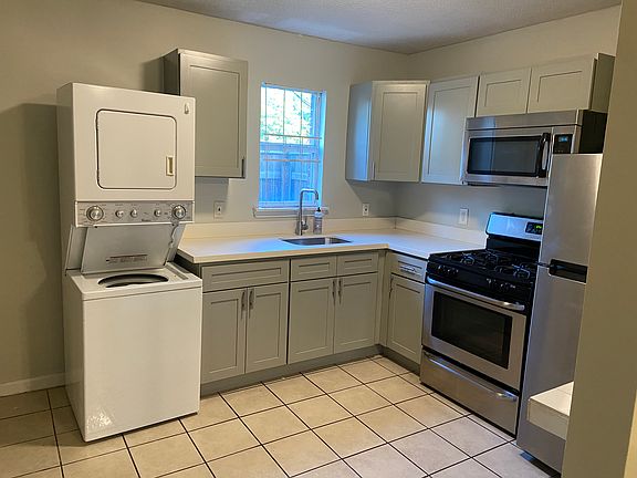 4th image of 4430 Burgundy St #1B