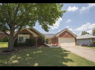 6833 Greenleaf Dr, North Richland Hills, TX 76182