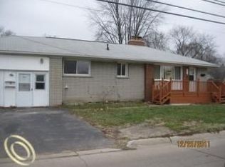 18401 Sumner, Redford, MI 48240