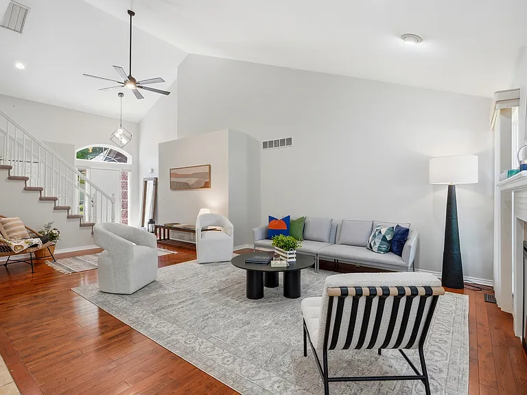 4421 Honeysuckle Dr — Photo 12