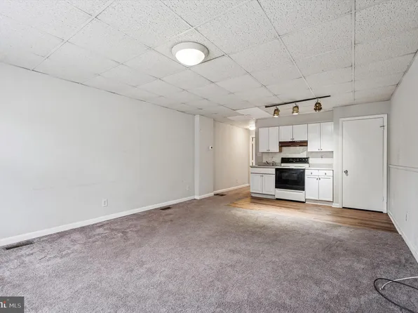 271 N Wycombe Ave #1, Lansdowne, PA 19050