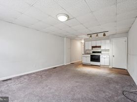 271 N Wycombe Ave, Lansdowne, PA