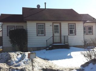 417 W Riverside Dr, Mchenry, IL 60051