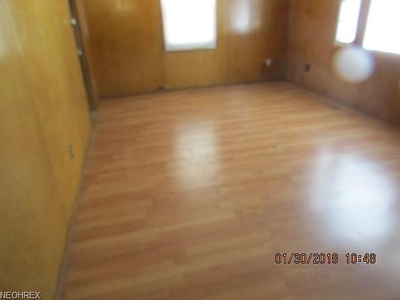 3rd image of 2918 Riverview Ln