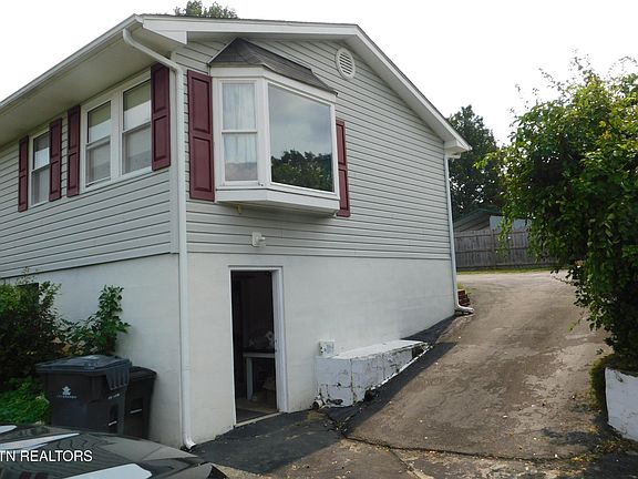 4th image of 5855 Fairhill Ln