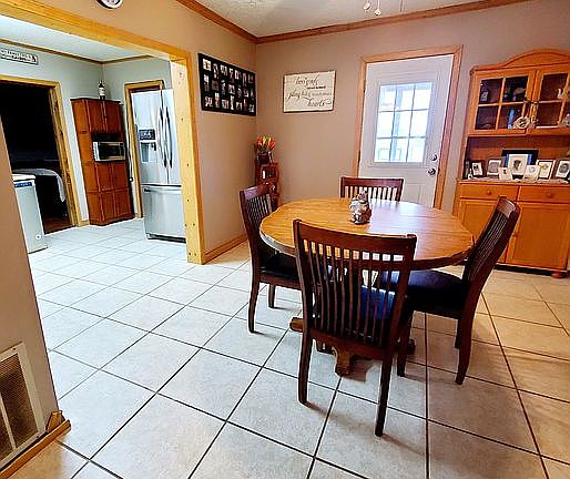 2nd image of 4829 Mountain Dr