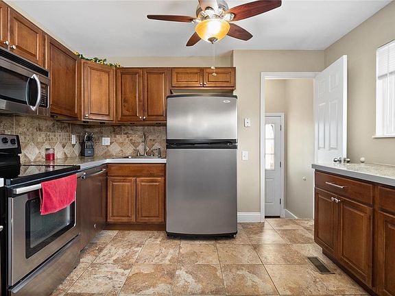 4th image of 1220 Bobolink Dr