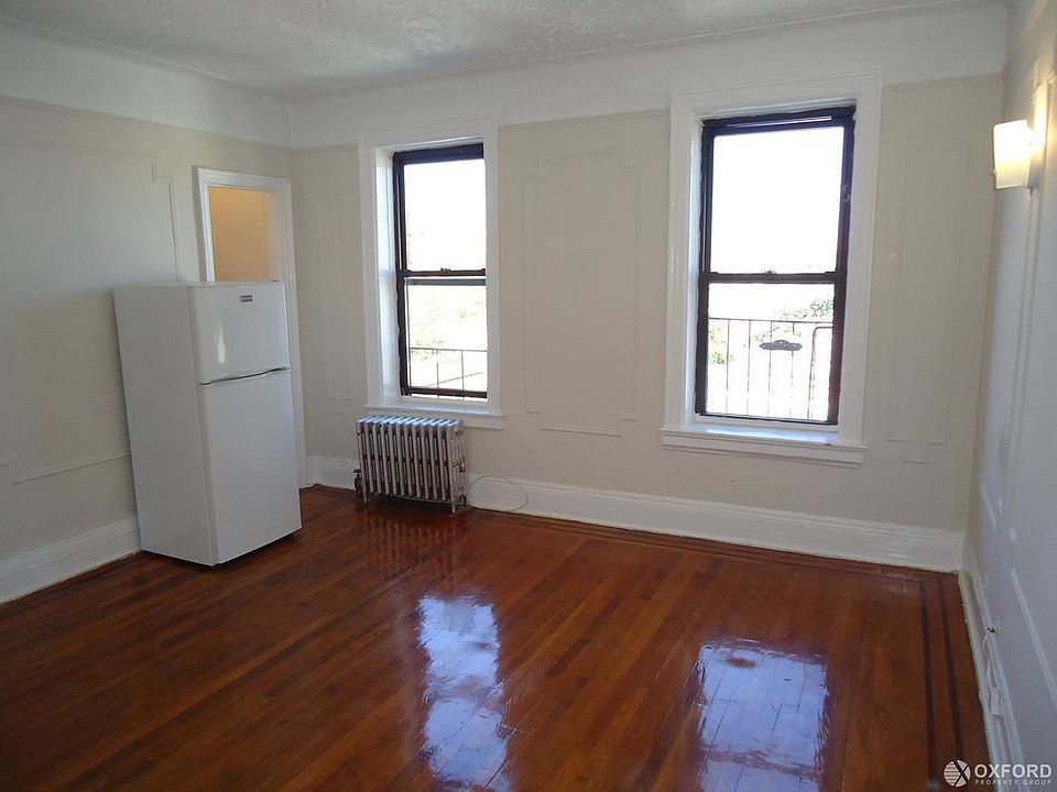 2nd image of 3216 Crescent St APT C6