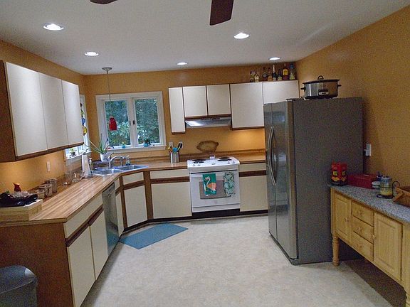 4th image of 128 Holly Rd