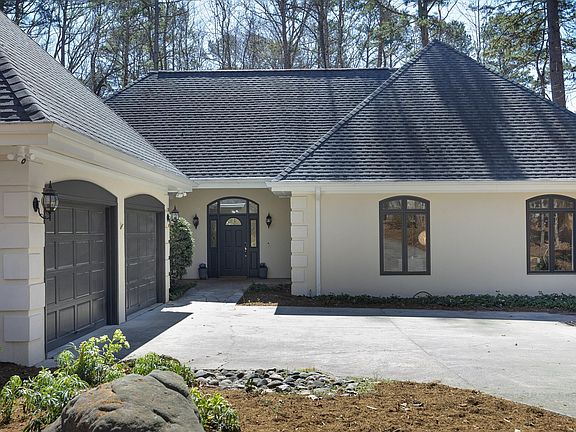 4th image of 104 Hampshire Pl