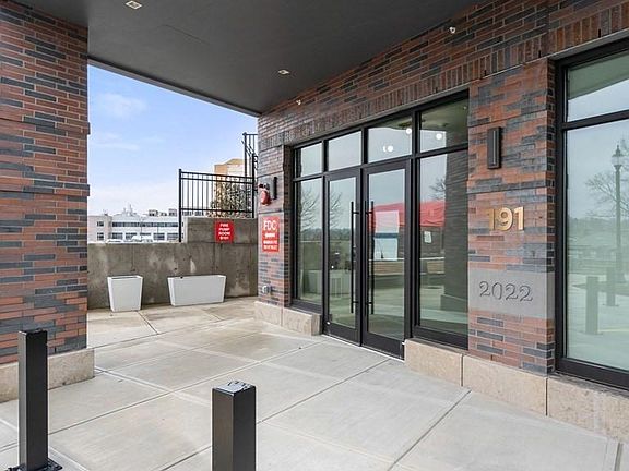 5th image of 191 Washington St #513