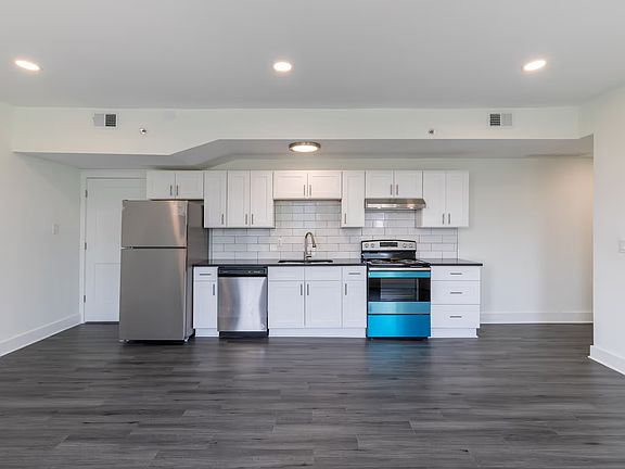 5th image of 640 W Willis St APT 109