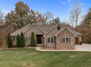 2217 Rock Bridge Dr, Mebane, NC 27302