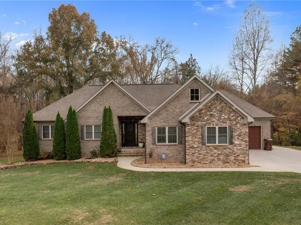 2217 Rock Bridge Dr, Mebane, NC 27302