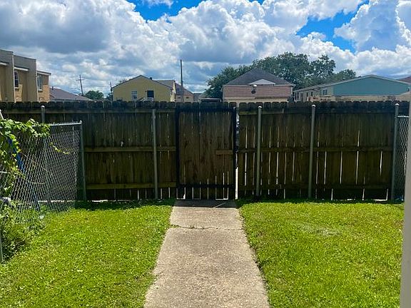 4th image of 2464 Mexico St
