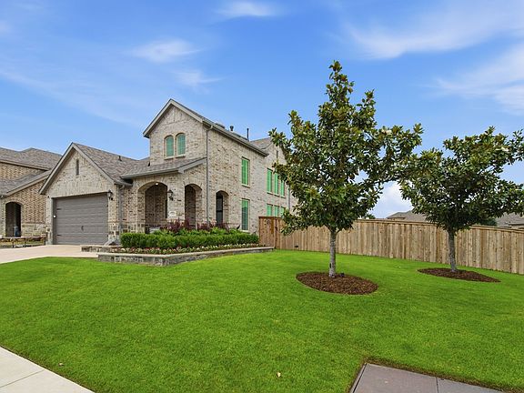 3rd image of 3529 Tulip Dr