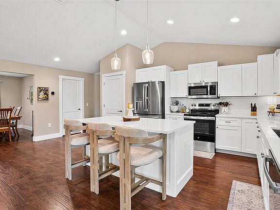 2nd image of 206 SHANNON LANE