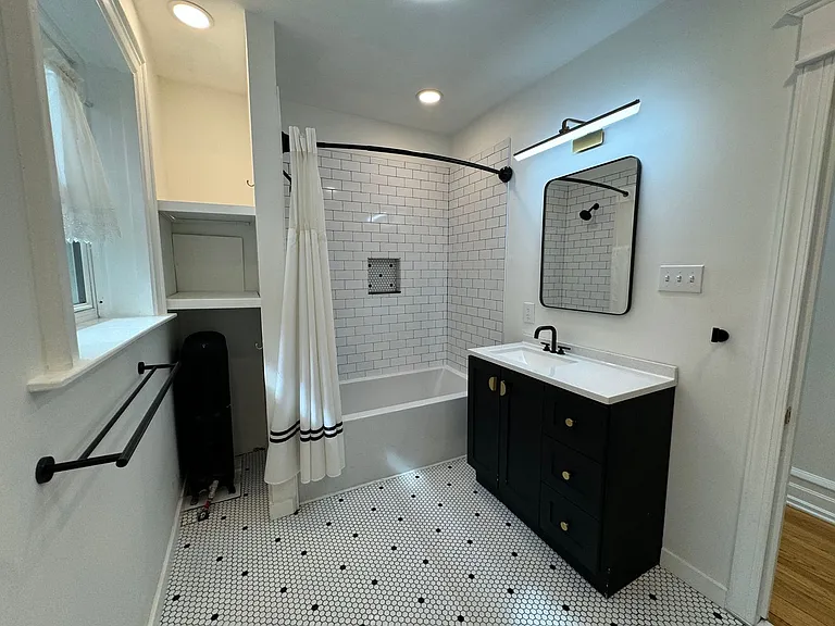 2201 W Gordon St — Photo 45