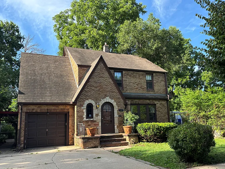 1213 W Oklahoma St — Photo 1