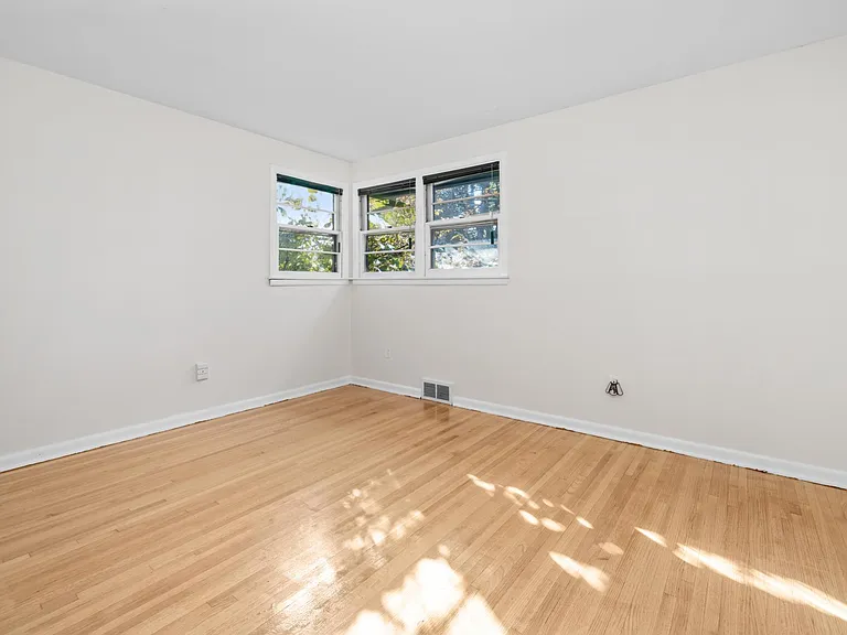 326 Cadman Dr — Photo 14