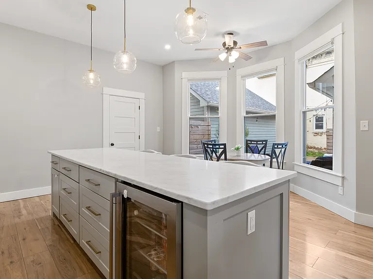 1665 N College Ave — Photo 17