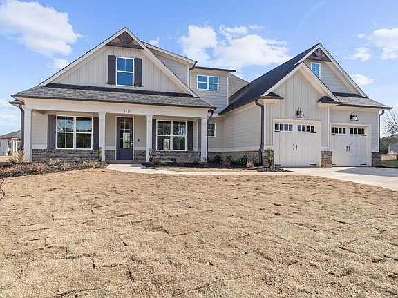 3rd image of 1021 Hidden Hills Cir