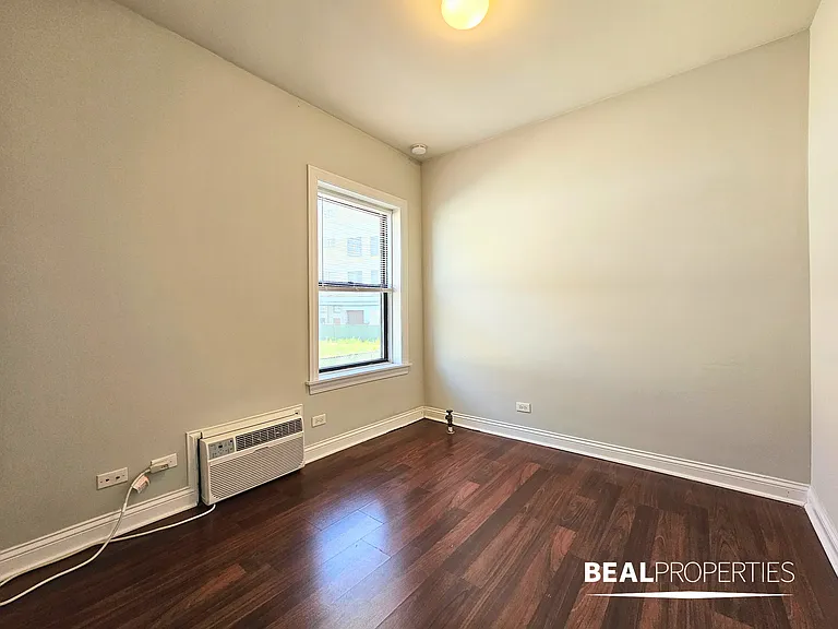 740-50 West Addison Street — Photo 21
