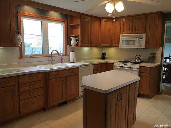 4th image of 39 Brookdale Dr