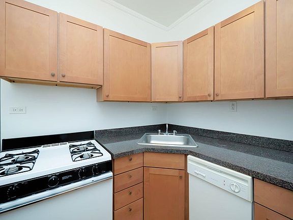5th image of 2310 W Wilson Ave #2