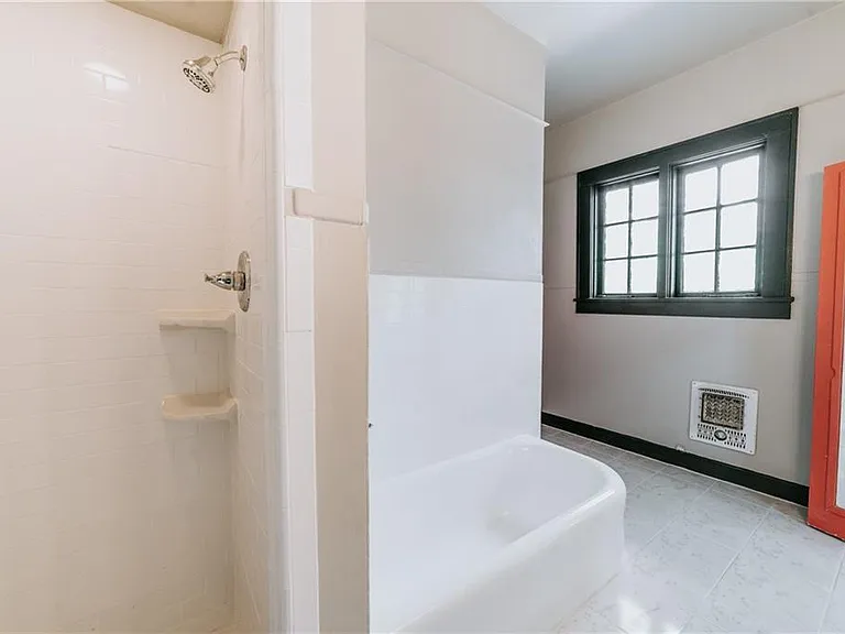 207 Michigan Ave #3 — Photo 17
