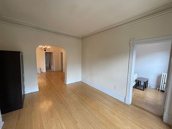 4th image of 2050 N Clifton Ave #2