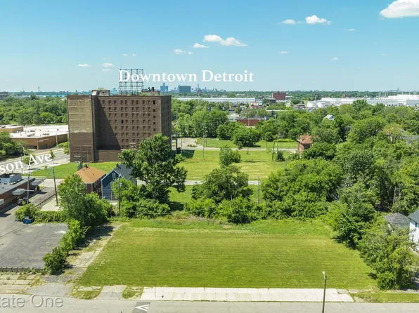 1075 Coplin St, Detroit, MI 48215