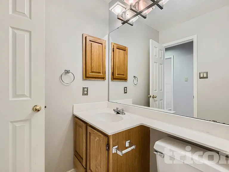 1215 Farnsworth Dr — Photo 10