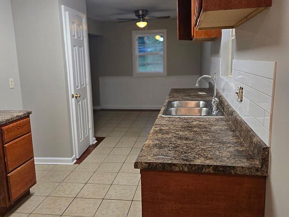 4th image of 502 W Lake Dr